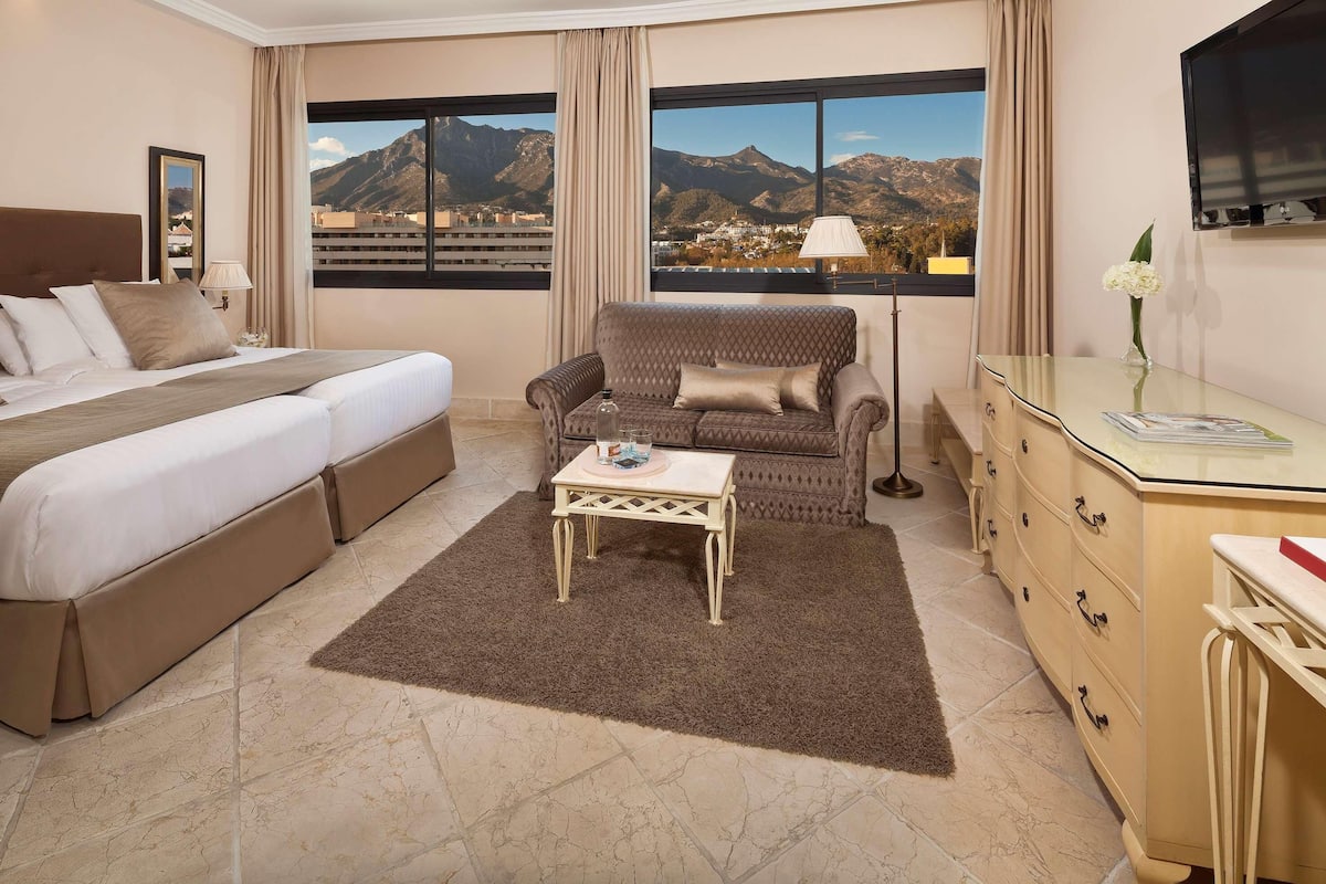 Premium bedding, minibar, in-room safe, desk