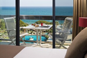 Red Level Ocean Junior Suite | Hochwertige Bettwaren, Minibar, Zimmersafe, Schreibtisch