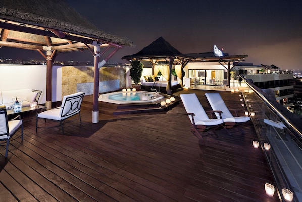 Grand Penthouse Suite Red Level | Terrace/patio