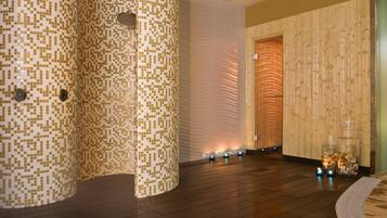 Sauna, boblebad, dampbad, 1 behandlingsrum, massagebehandlinger