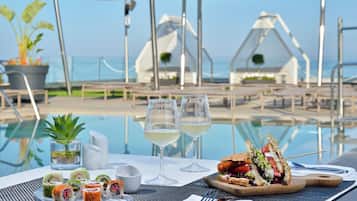 2 restaurants; ze serveren er ontbijt, lunch en diner
