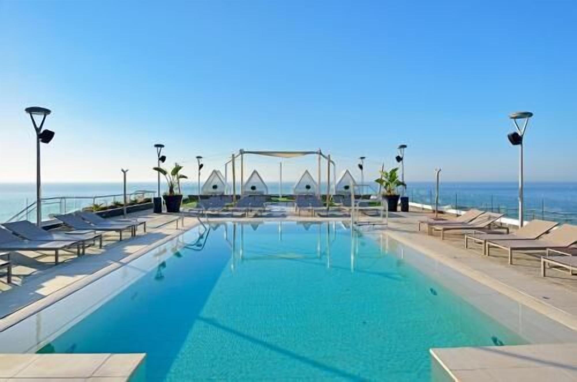 Pool | 3 outdoor pools, pool umbrellas, sun loungers