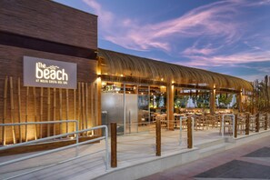2 restaurants, breakfast, lunch, dinner served; Spanish cuisine 