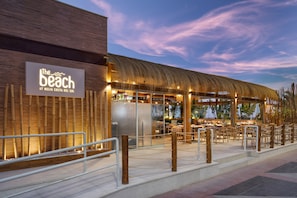 2 restaurants, breakfast, lunch, dinner served; Spanish cuisine