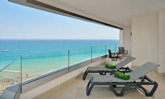 Minibar, escritorio, cortinas blackout y wifi gratis 