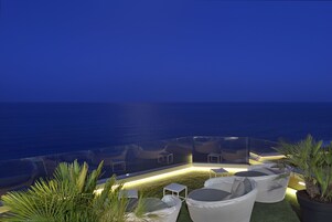 3 outdoor pools, pool umbrellas, sun loungers