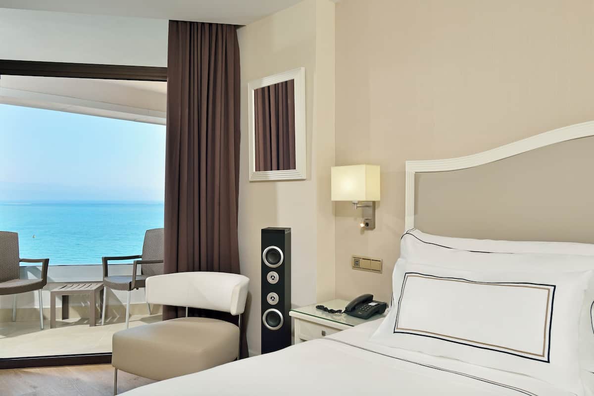 Premium Double Room, Sea View | 1 bedroom, minibar, desk, blackout drapes
