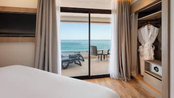 Minibar, desk, blackout curtains, free WiFi