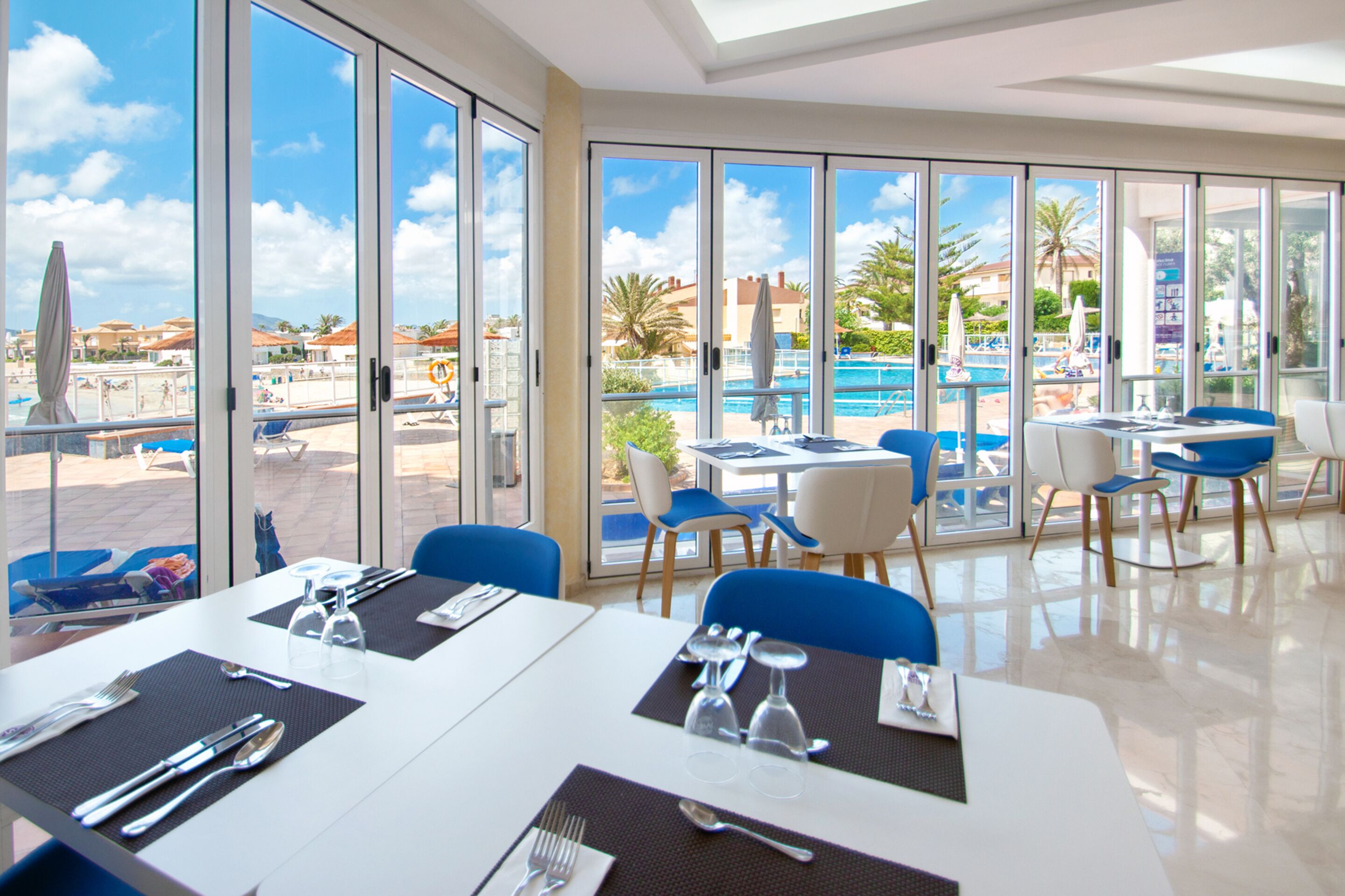 breakfast, lunch, dinner served; international cuisine, pool views