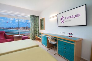 1 bedroom, in-room safe, desk, cribs/infant beds