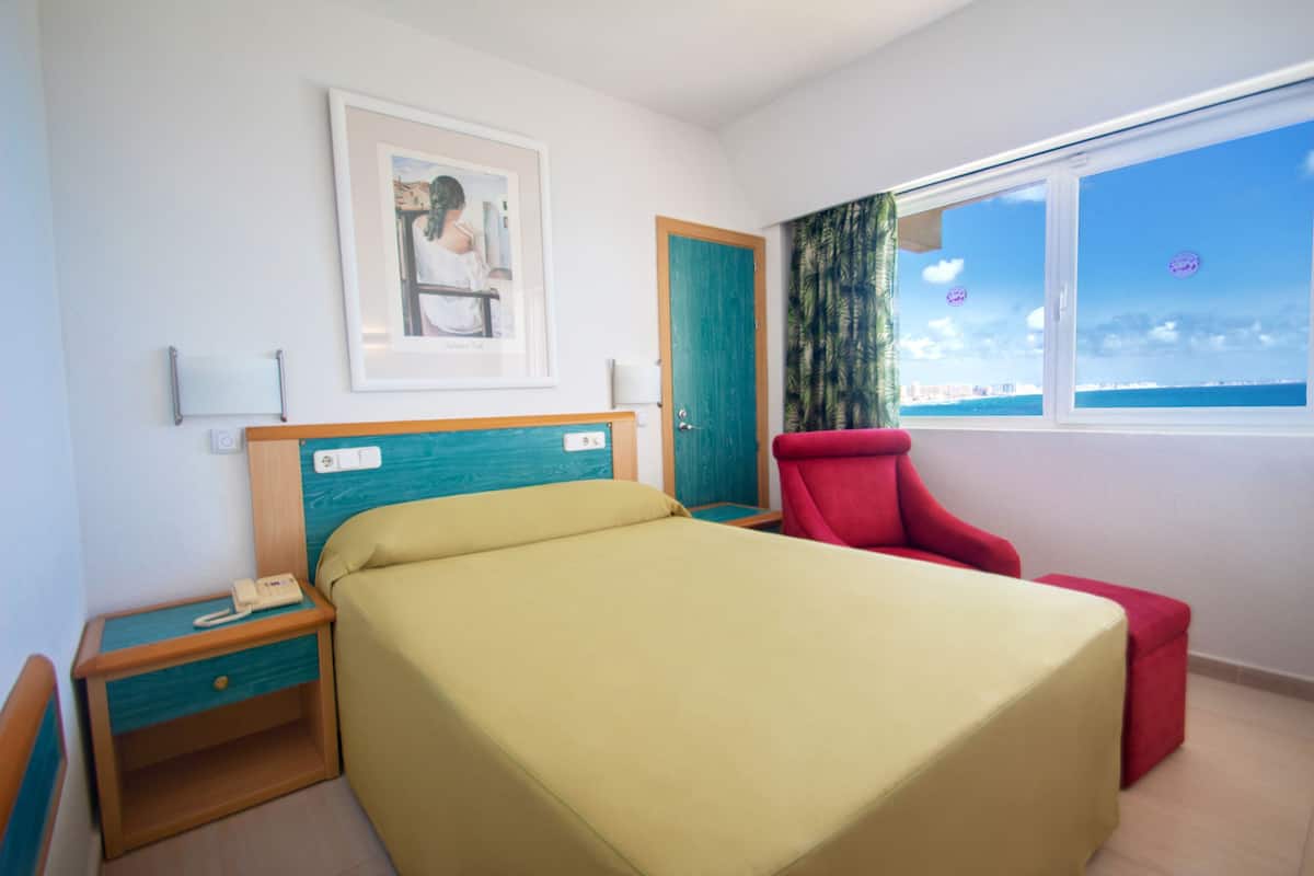 In-room safe, desk, cots/infant beds, free WiFi