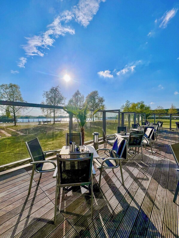 Serveert lunch en diner, Mediterrane gerechten