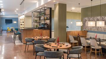 Serveert lunch en diner, Mediterrane gerechten