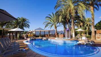 3 outdoor pools, pool umbrellas, pool loungers