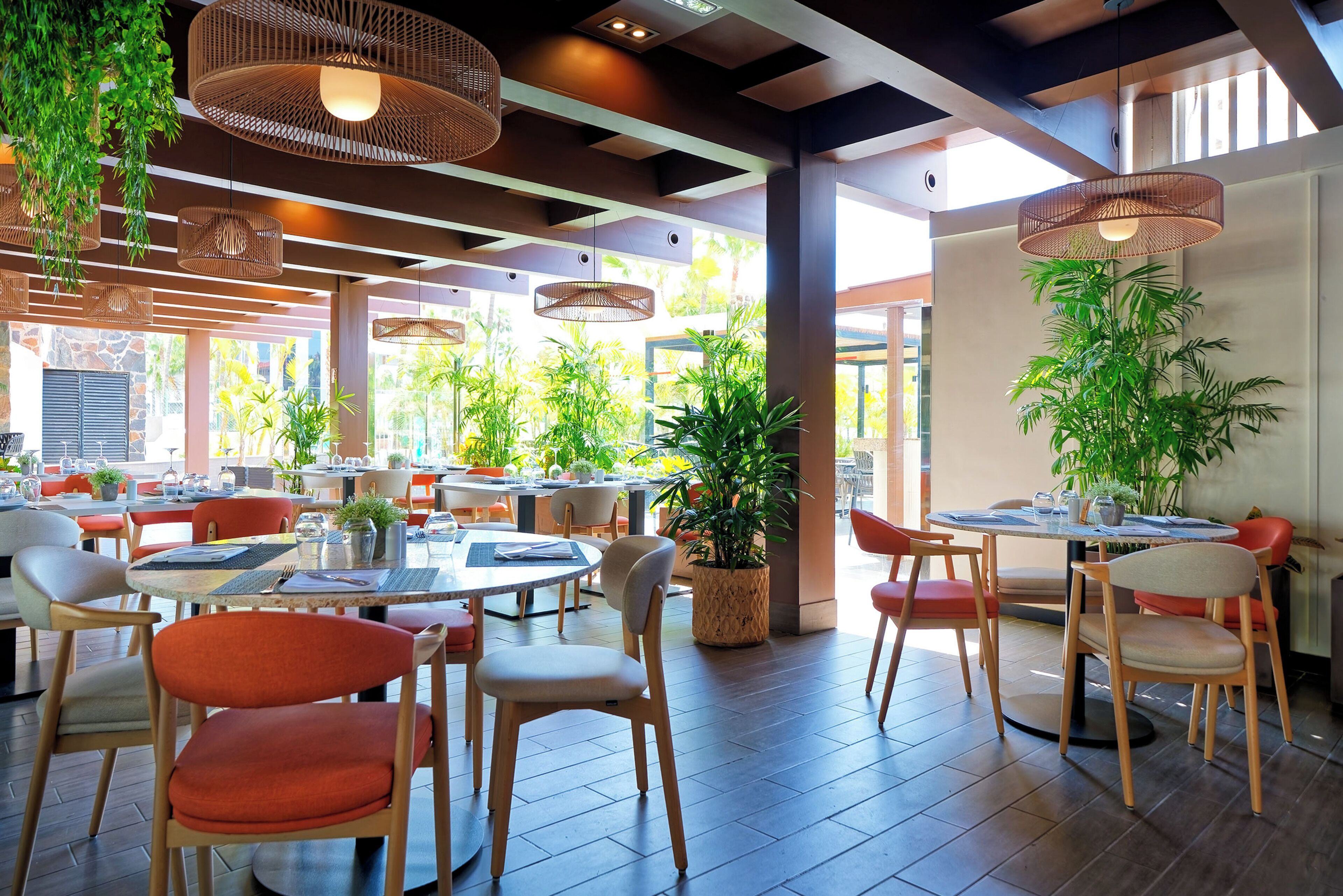 3 restaurants, spécialités Cuisine internationale