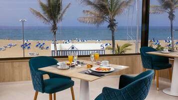 Der serveres aftensmad