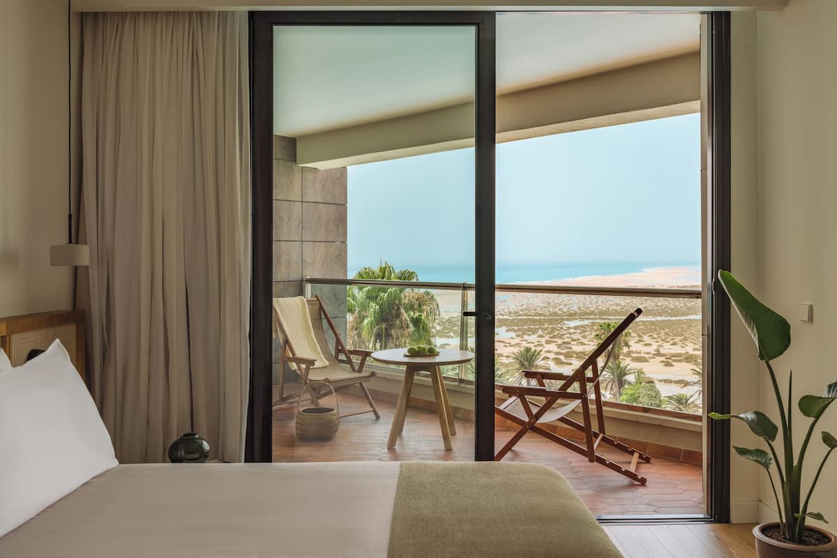 1 bedroom, premium bedding, free minibar, in-room safe