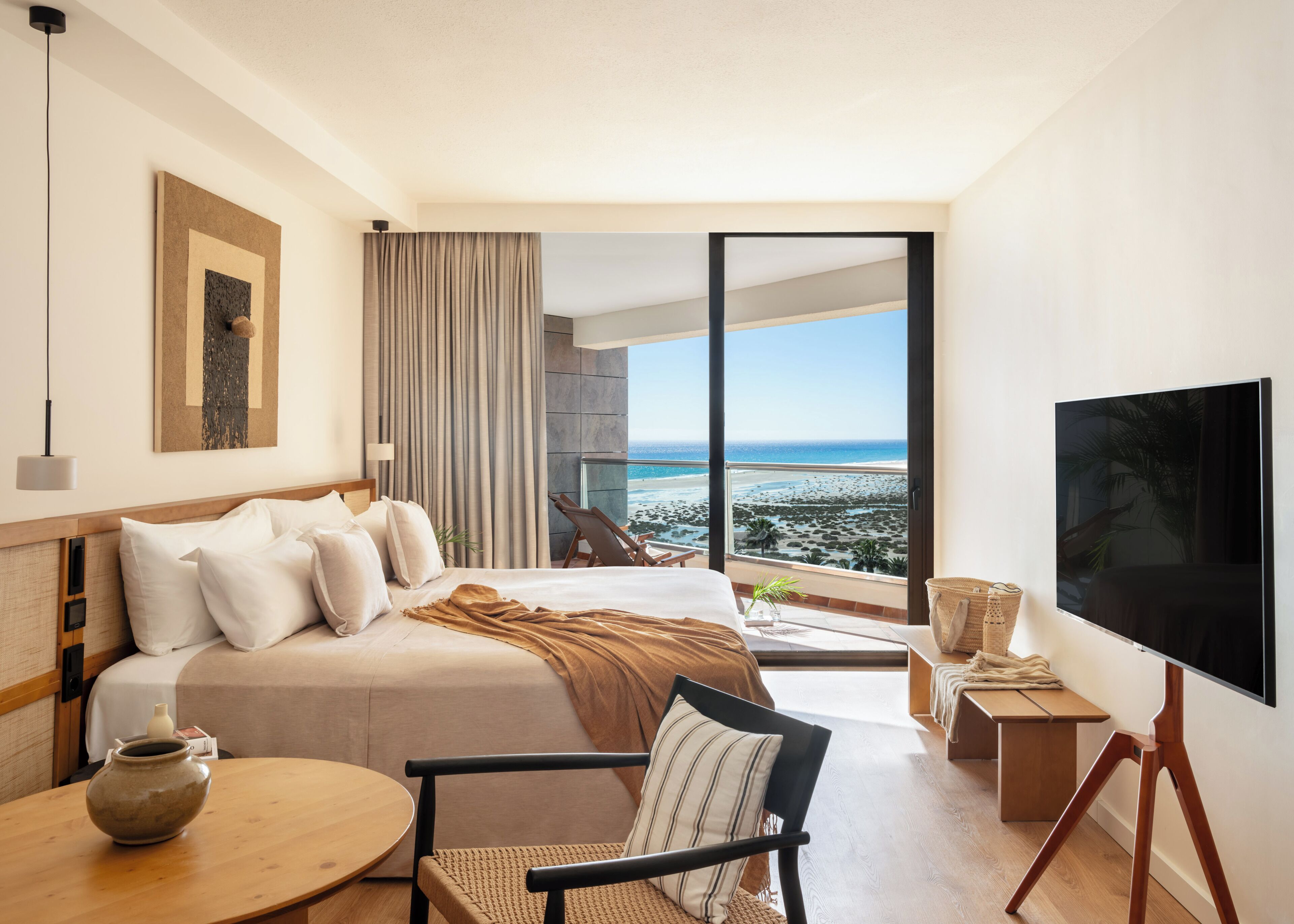 Premium bedding, free minibar, in-room safe, blackout curtains