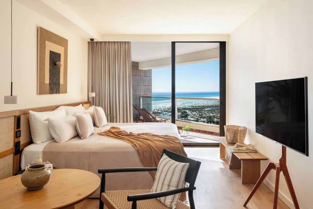 Premium bedding, minibar (free items), in-room safe, blackout drapes