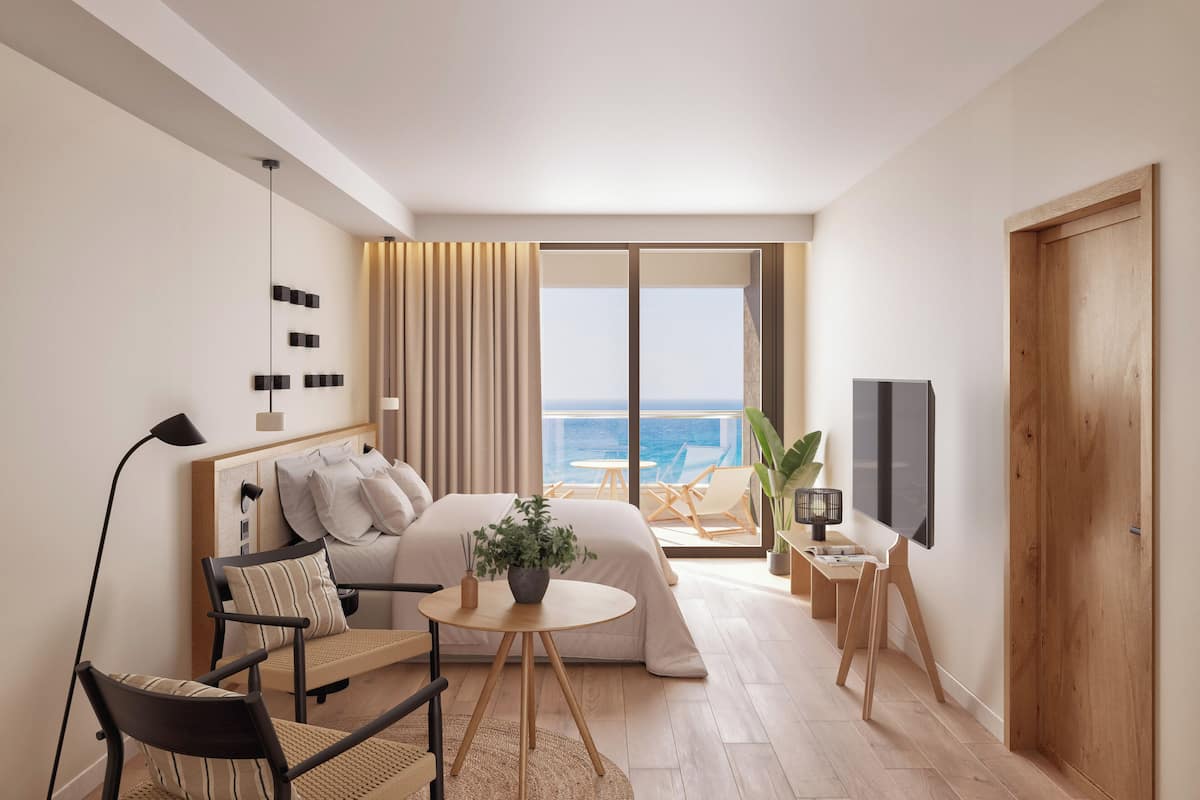 1 bedroom, premium bedding, free minibar, in-room safe