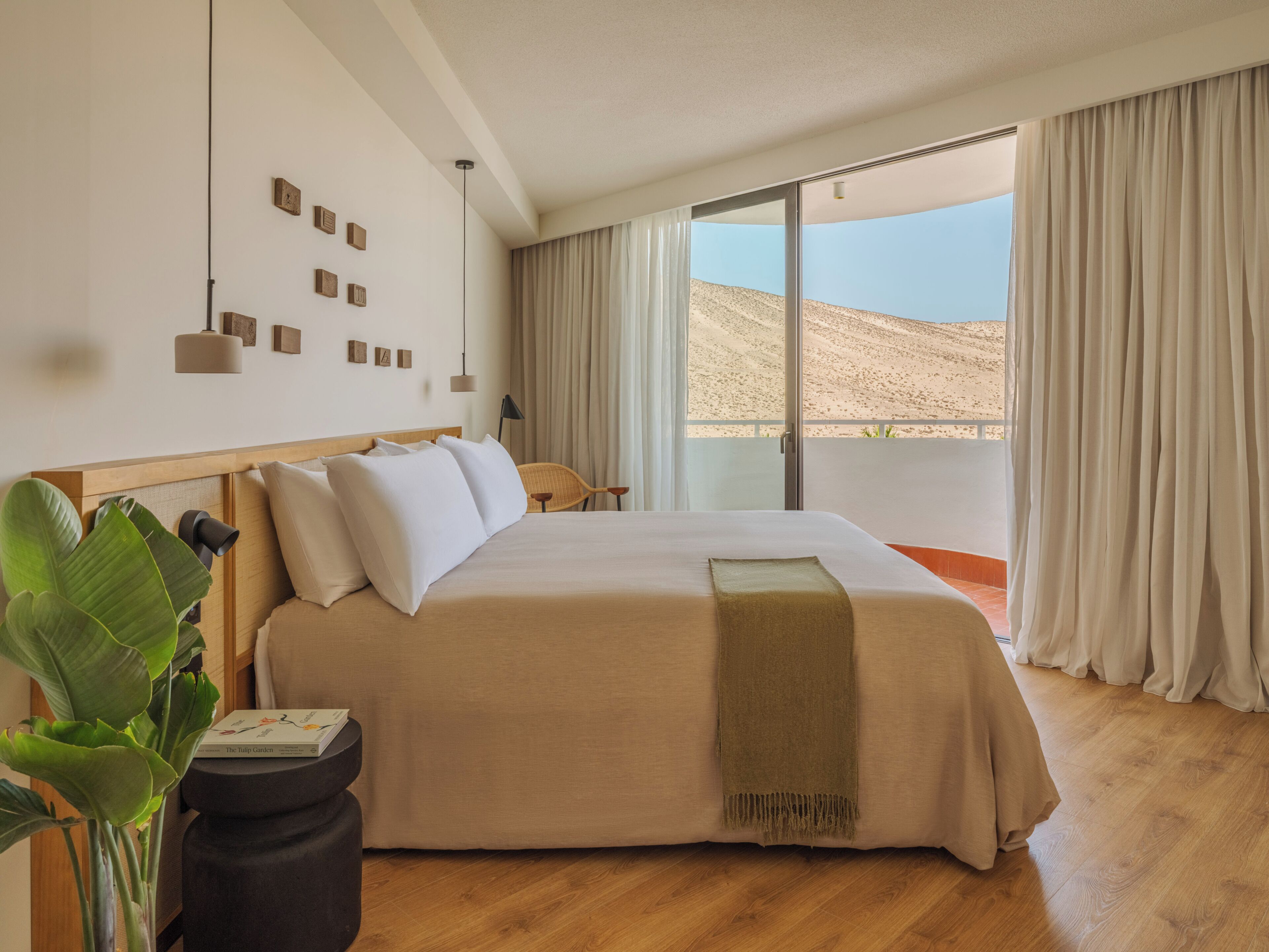 Premium bedding, free minibar, in-room safe, blackout curtains