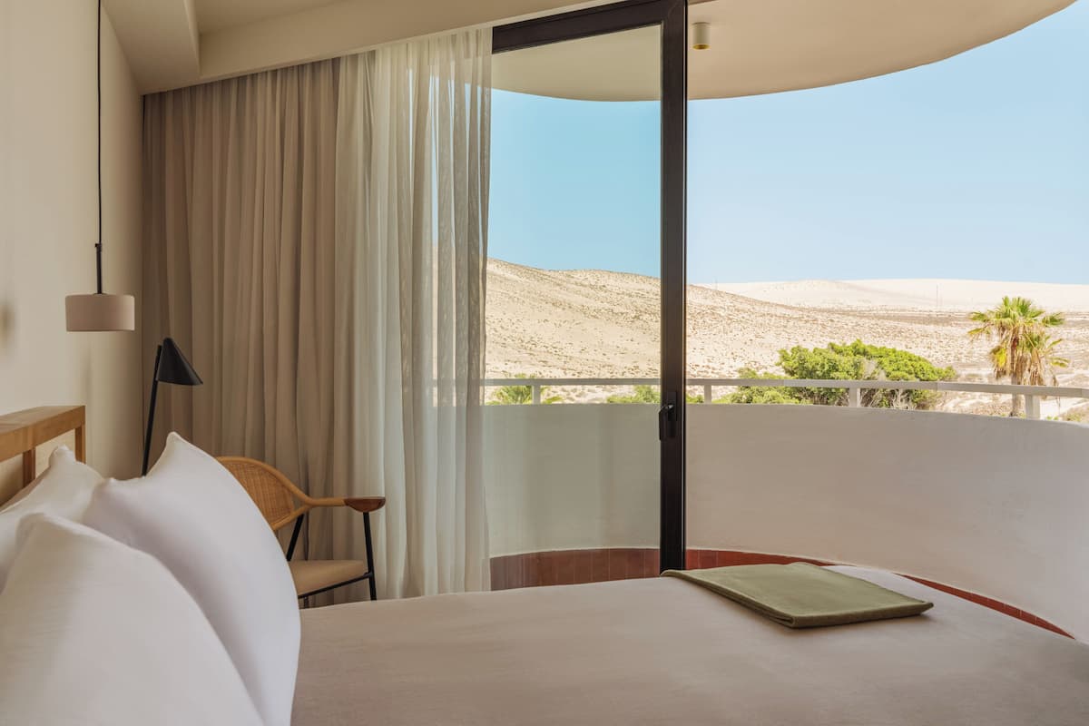 1 bedroom, premium bedding, free minibar, in-room safe