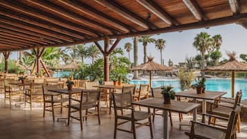 8 restaurants, lunch, dinner, brunch served; Italian cuisine