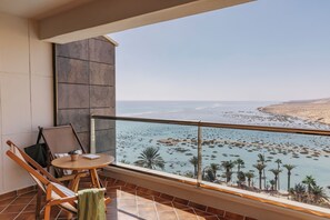 Premium bedding, free minibar, in-room safe, blackout curtains