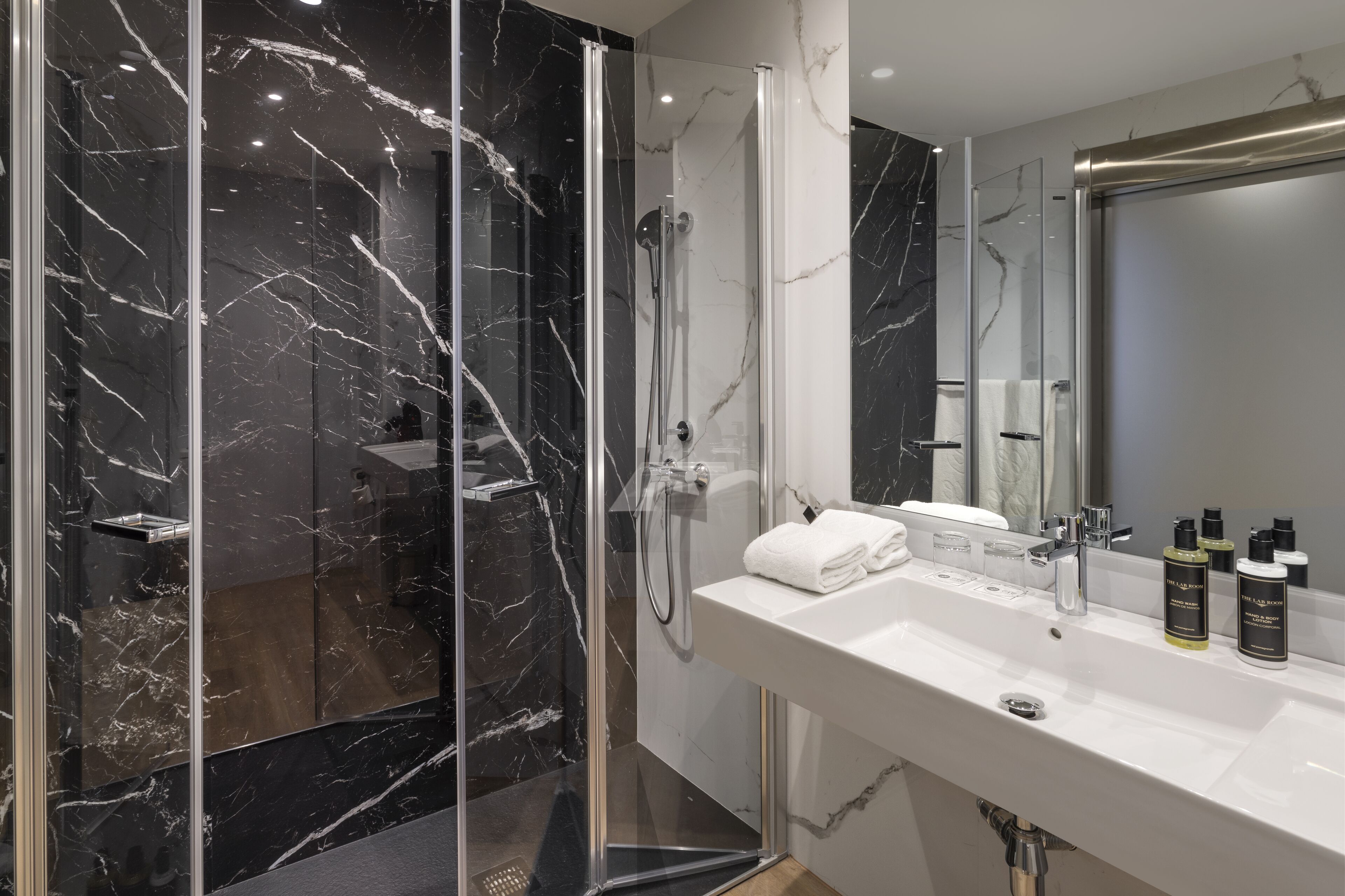 double room (sofá cama) | bathroom | eco-friendly toiletries, hair dryer, towels