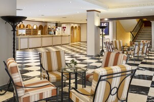 32-Zoll-LCD-Fernseher mit Satellitenempfang, Fernseher