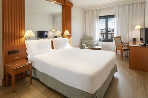 Double Room, City View | Minibar, in-room safe, individually furnished, desk - Exe Sevilla Macarena (Seville)