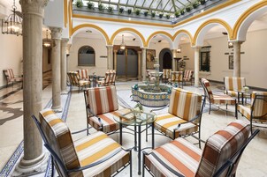 32-Zoll-LCD-Fernseher mit Satellitenempfang, Fernseher