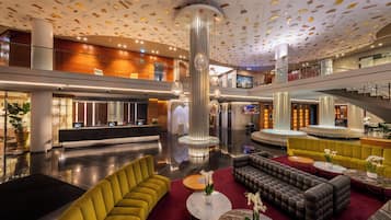 Coin salon dans le hall