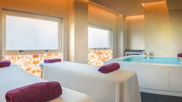 Espace de soins pour les couples, sauna, bain Ă remous, hammam