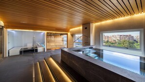 Couples treatment rooms, sauna, hot tub, steam room, hot springs