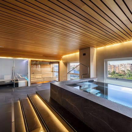 Couples treatment rooms, sauna, hot tub, steam room, hot springs