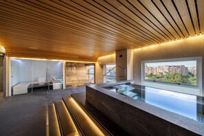 Couples treatment rooms, sauna, hot tub, steam room, hot springs