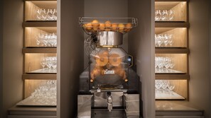 Tägliches Frühstücksbuffet (19.99 EUR pro Person)