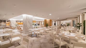 Petit déjeuner buffet (19.99 EUR par personne)