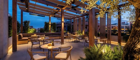 Lunch and dinner served