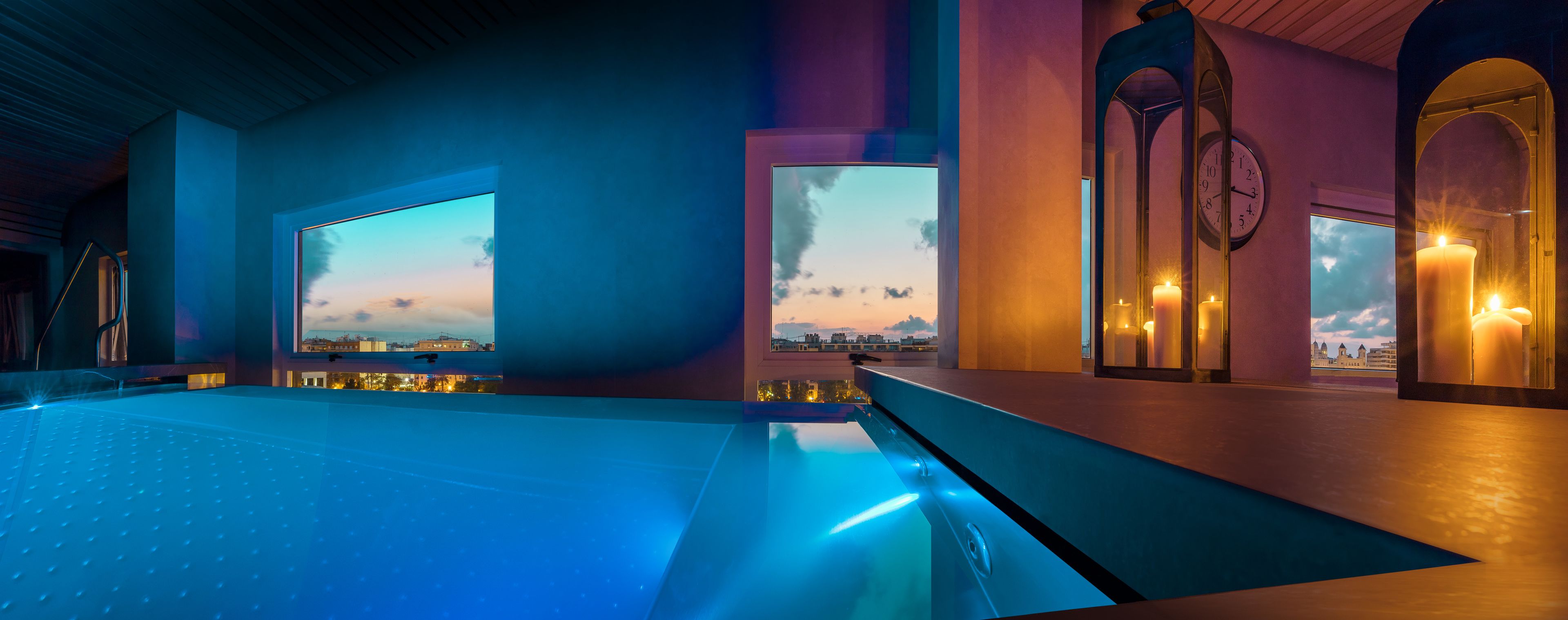 Couples treatment room(s), sauna, hot tub, steam room