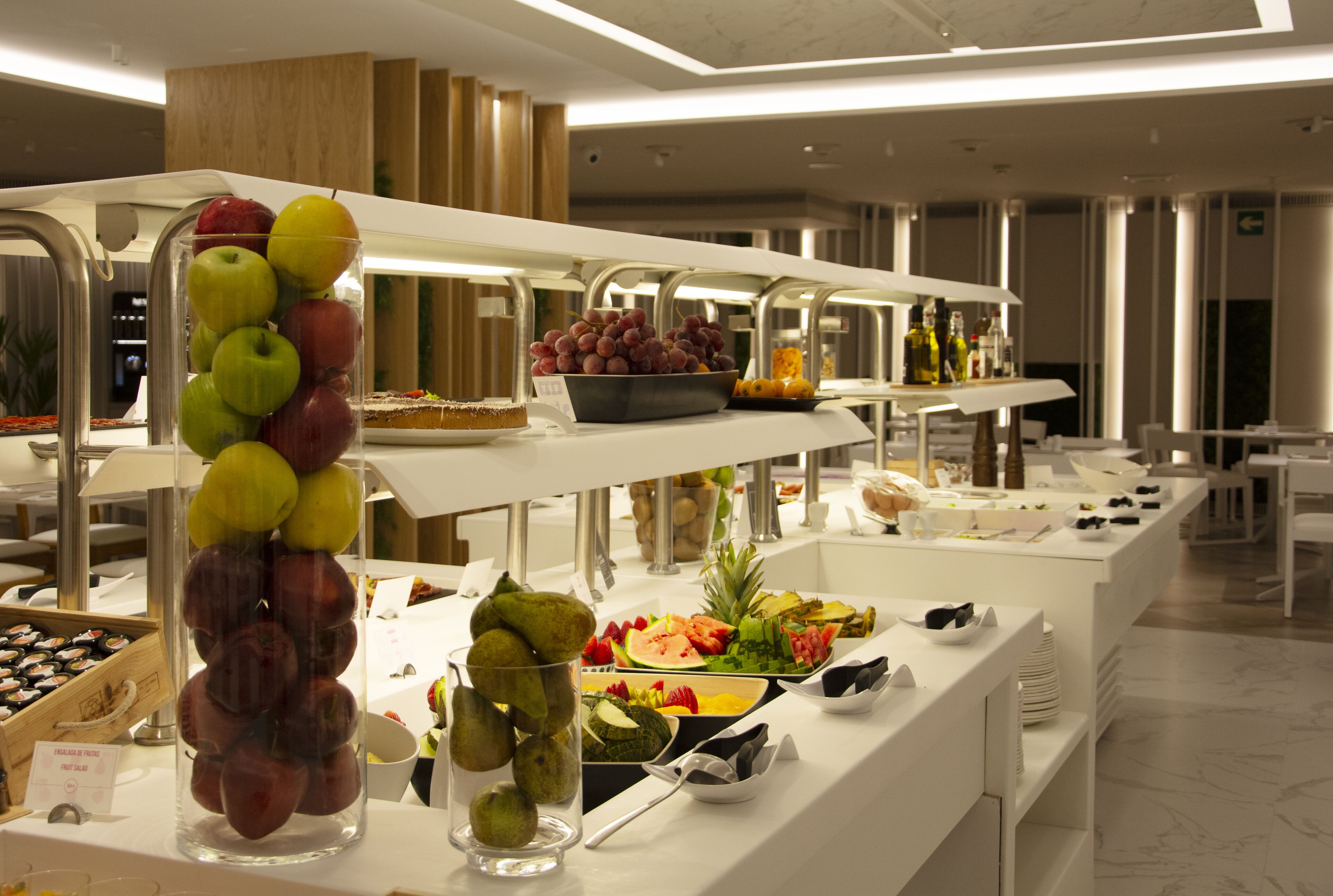 Petit déjeuner buffet (19.99 EUR par personne)