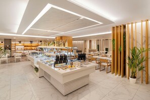 Bữa sáng buffet hàng ngày với phụ phí nhỏ 