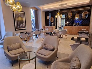 TV, pay movies - SH Ingles Boutique Hotel (Valencia)