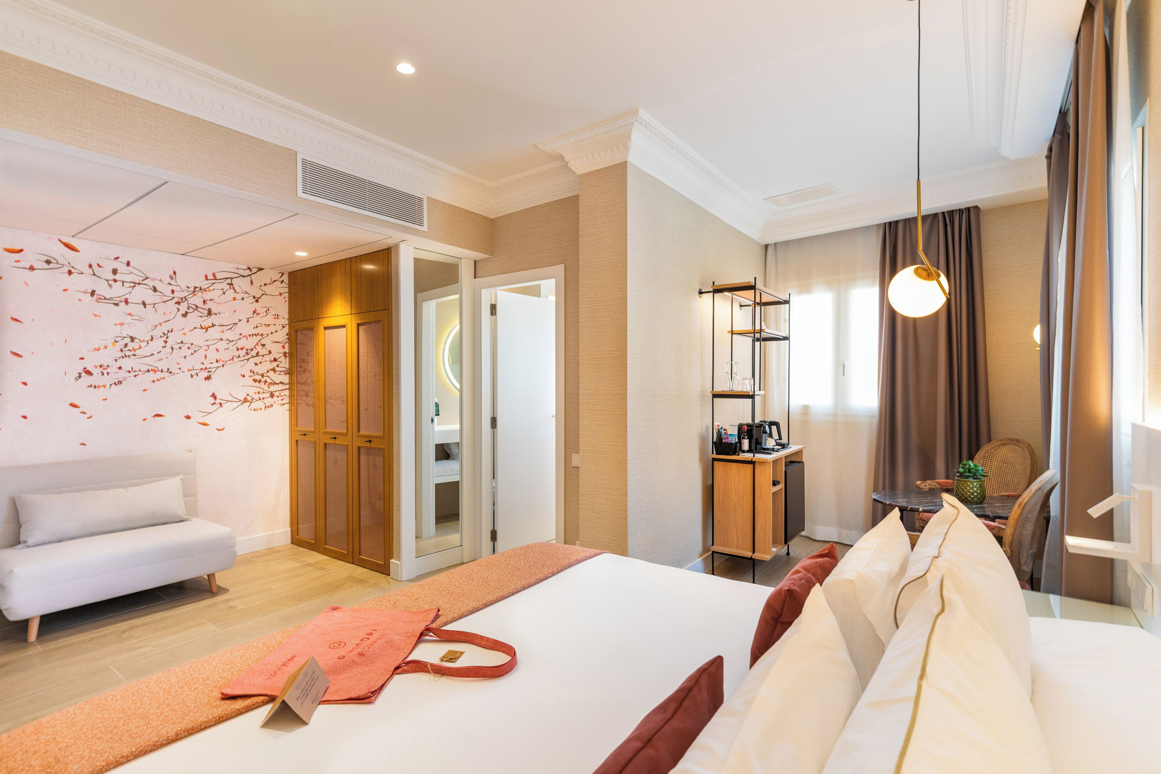 junior suite (executive) | down duvets, minibar, in-room safe, desk