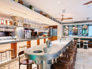 Lunsj og middag serveres
