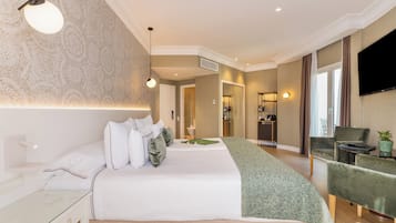 Chambre Majestueuse (Premium Plaza Views) | Couette en duvet d'oie, minibar, coffres-forts dans les chambres, bureau