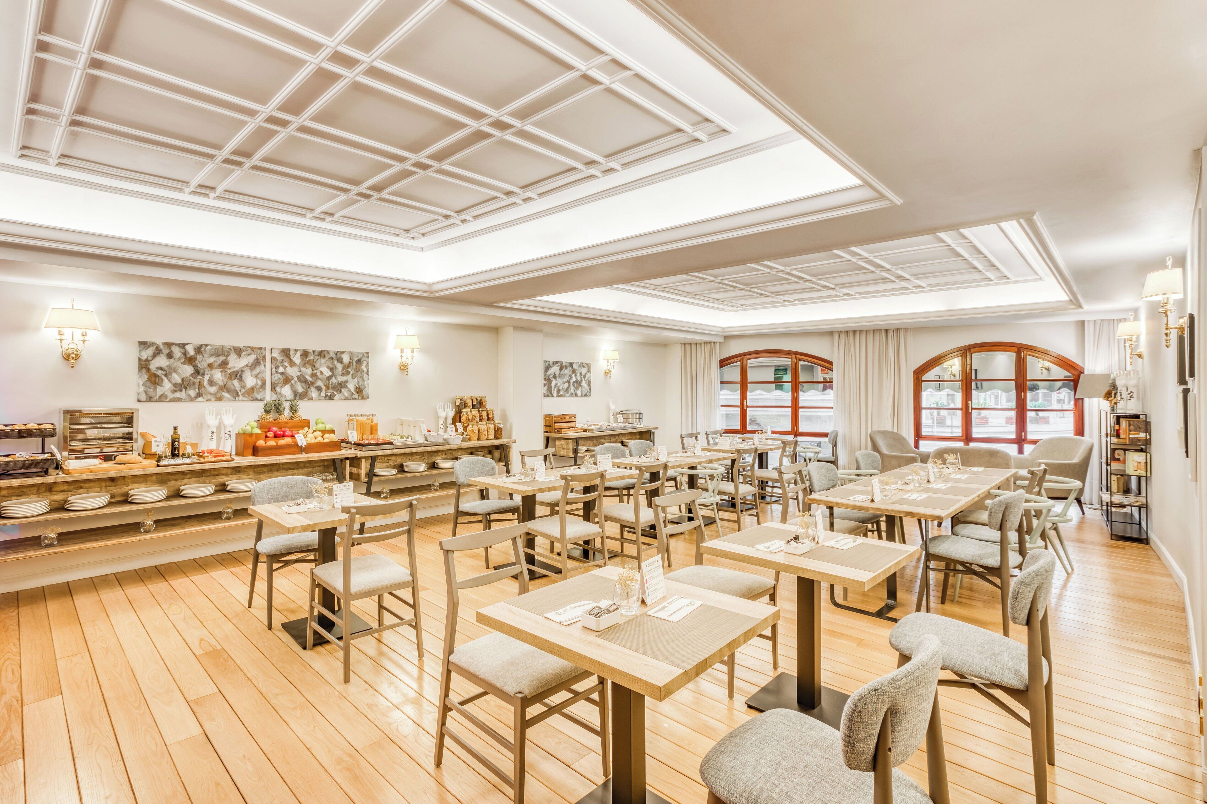 每日供應吃到飽早餐 (每人 EUR11.50)