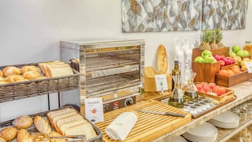 Svédasztalos reggeli mindennap (fejenként EUR 11.50 áron)