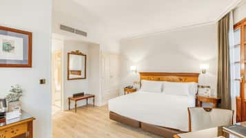 Habitación superior | Minibar, caja fuerte, escritorio y sistema de insonorización
